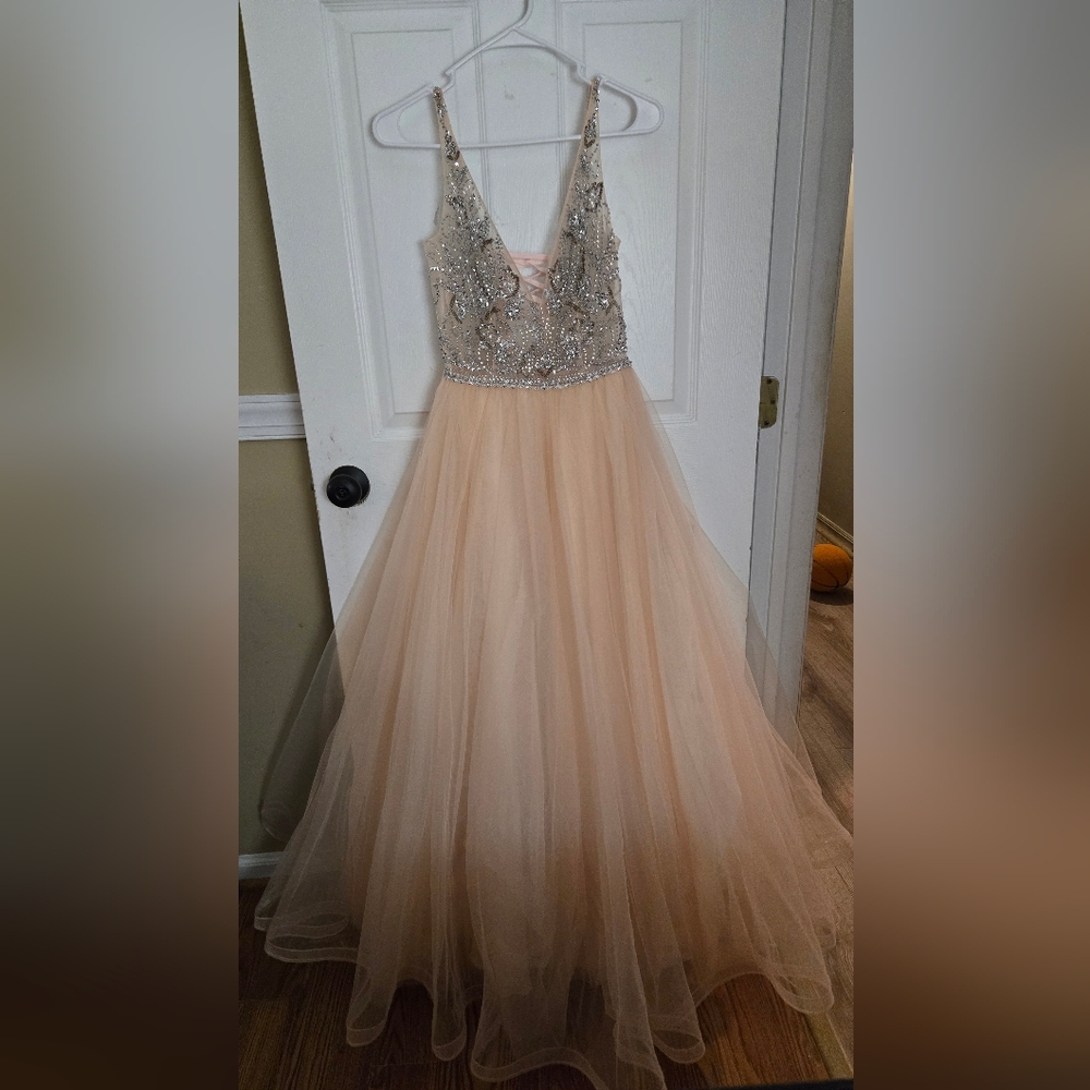 Elegant Floor-Length Formal Gown – Size 6